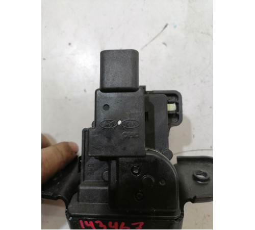 Замок крышки багажника