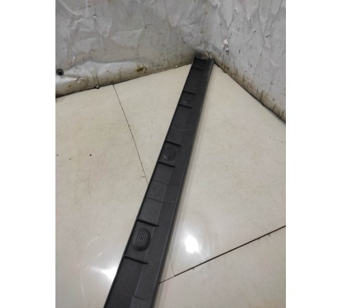 Накладка порога (левая) наружняя