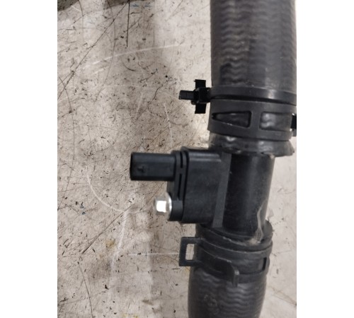 Патрубок радиатора с датчиком температуры