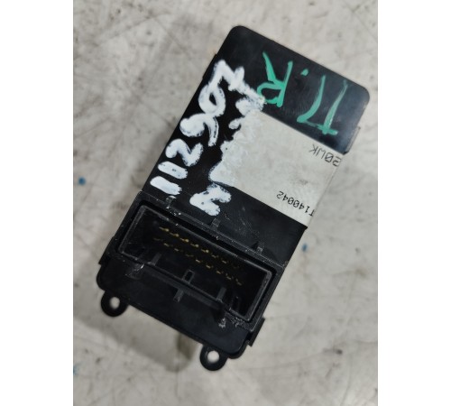 Кнопка стеклоподъемника передняя правая