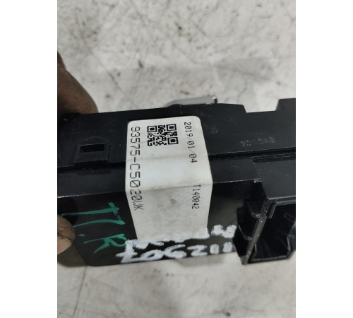 Кнопка стеклоподъемника передняя правая