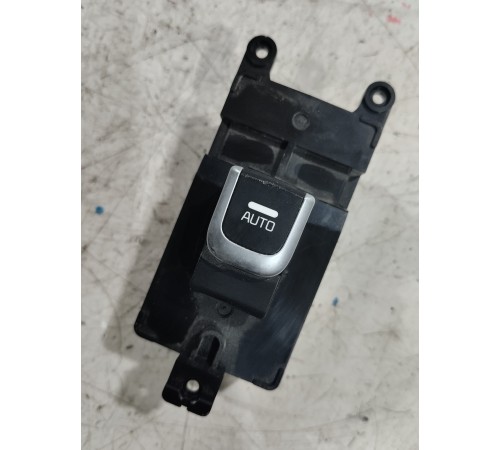 Кнопка стеклоподъемника передняя правая