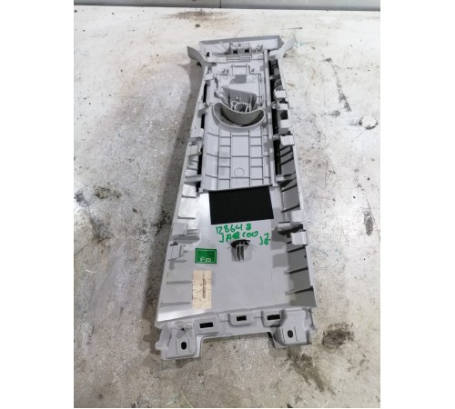 Обшивка центральной стойки левая верхняя 