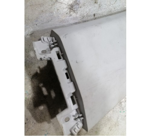 Обшивка центральной стойки левая верхняя 