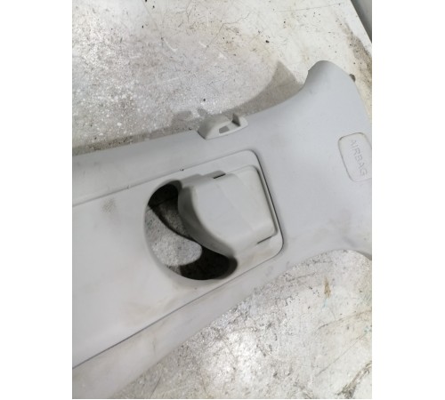 Обшивка центральной стойки левая верхняя 