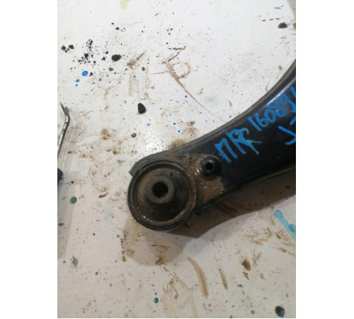 Рычаг подвески передний правый