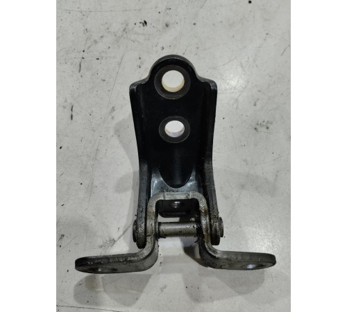 Петля двери(задняя правая нижняя)