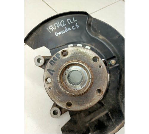 Кулак поворотный передний левый