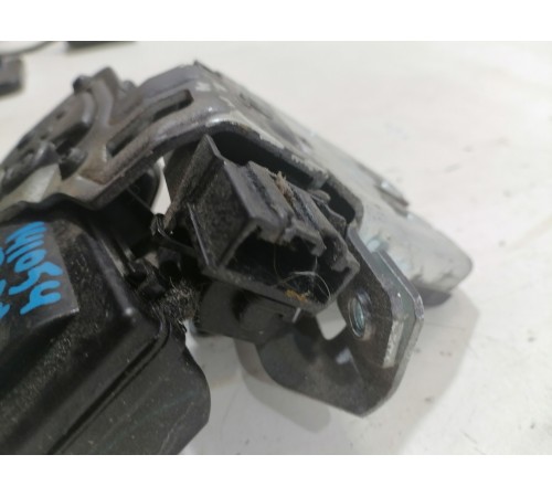 Замок крышки багажника  доводчиком