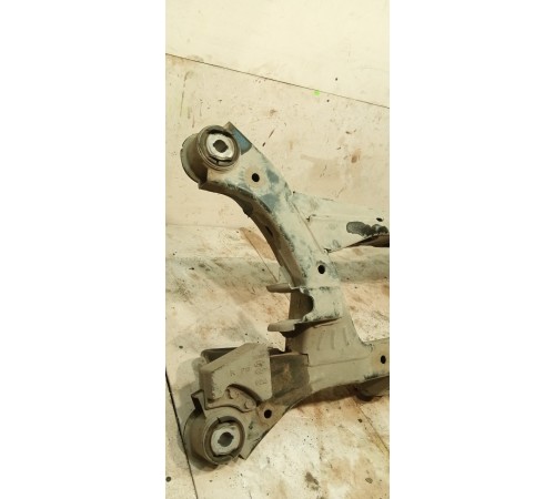 Балка задняя (подрамник)