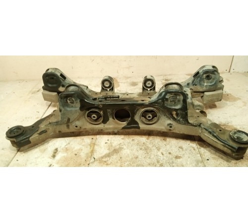 Балка задняя (подрамник)