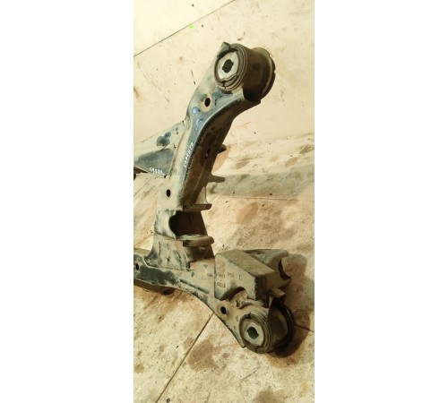 Балка задняя (подрамник)