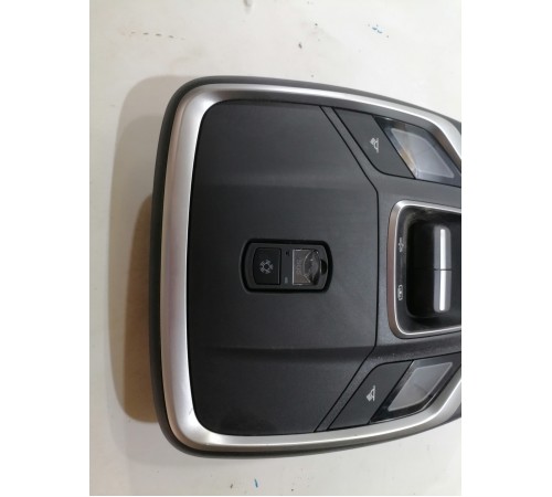 Плафон освещения салона передний