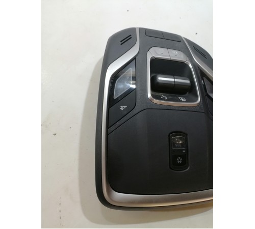 Плафон освещения салона передний