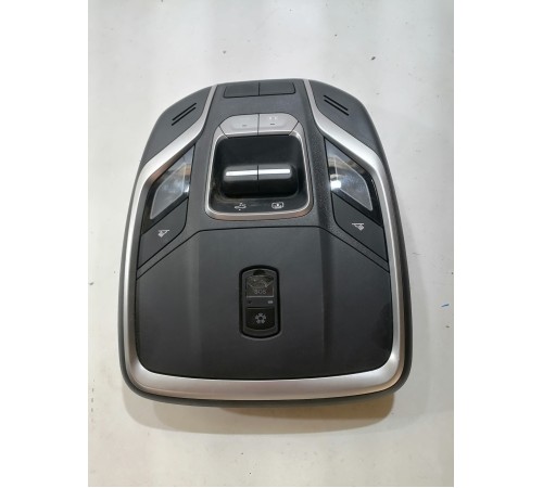 Плафон освещения салона передний