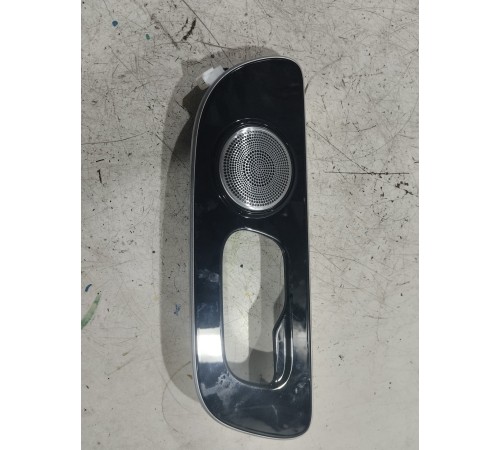 Накладка обшивки двери задняя правая с динамиком