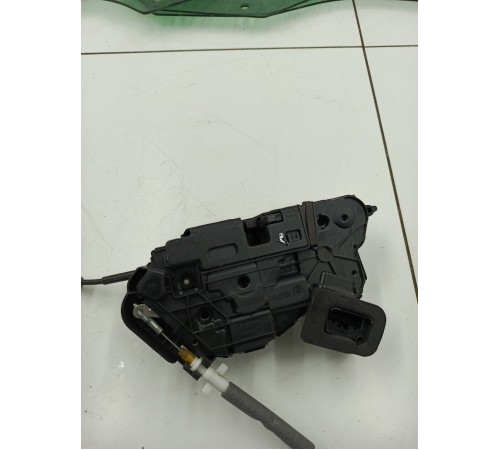 Замок двери передний левый