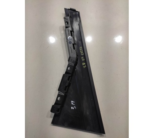 Накладка двери (задняя правая)