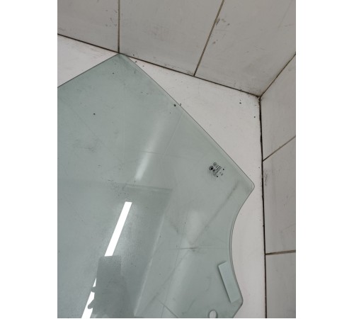 Стекло двери переднее левое