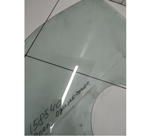 Стекло двери переднее левое