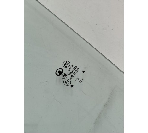 Стекло двери переднее левое