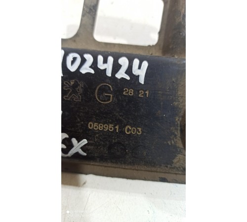 Кронштейн(крепление) кузова передний левый