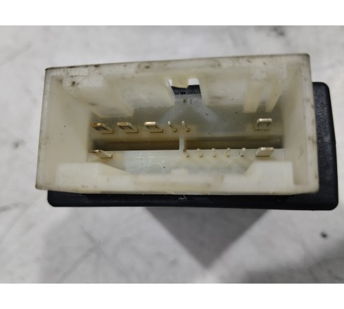 Блок управления шторкой багажного отделения