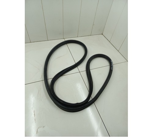 Уплотнитель двери багажника