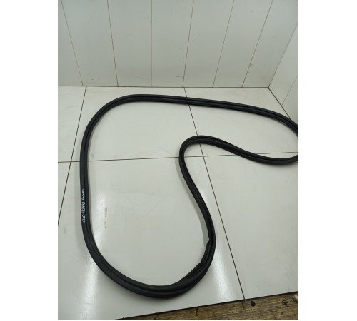 Уплотнитель двери багажника