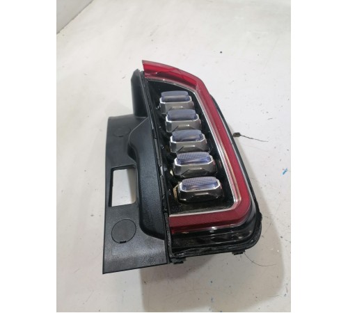 Фонарь задний правый наружный