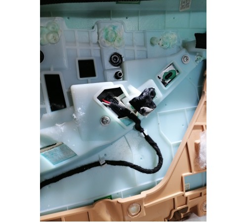 Обшивка двери передняя левая