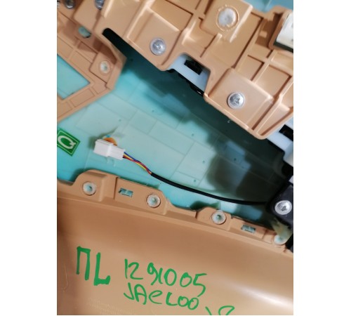 Обшивка двери передняя левая