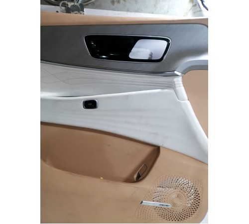 Обшивка двери передняя левая