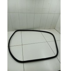 Уплотнитель двери передний правый