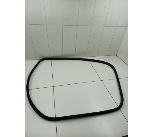 Уплотнитель двери передний правый