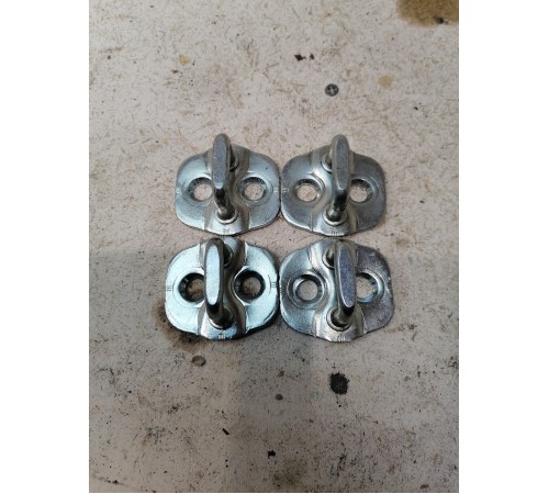 Комплект ответных частей замков дверей