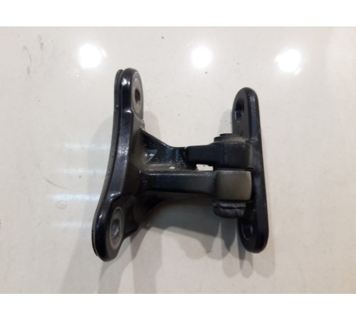 Петля двери (передняя, правая, верхняя)