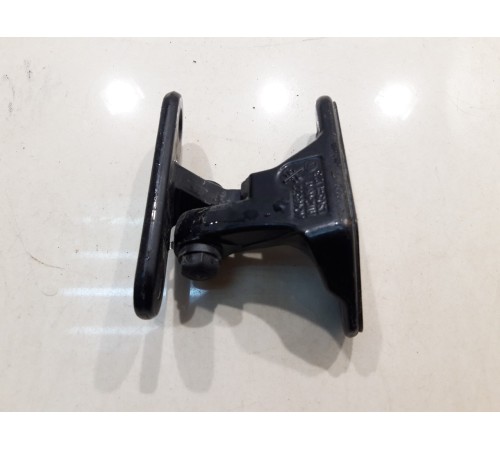 Петля двери (передняя, правая, верхняя)