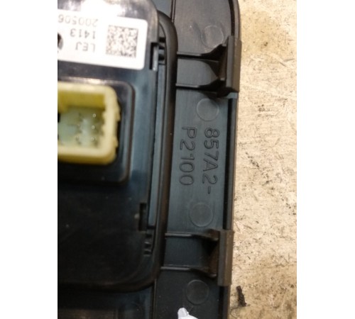 Кнопки складывания сиденья задние