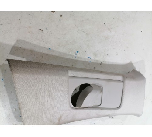 Накладка центральной стойки правая