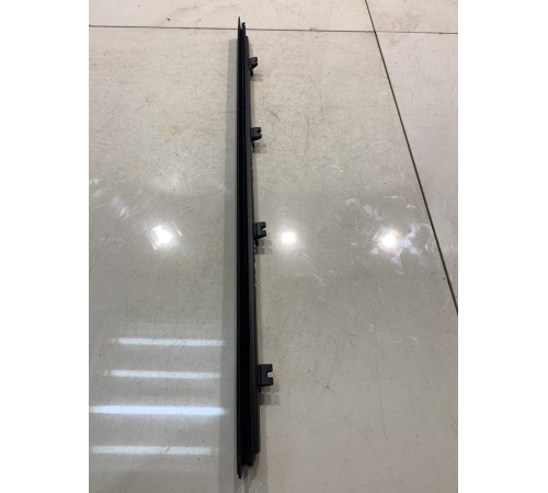 Уплотнитель стекла (задний, левый)