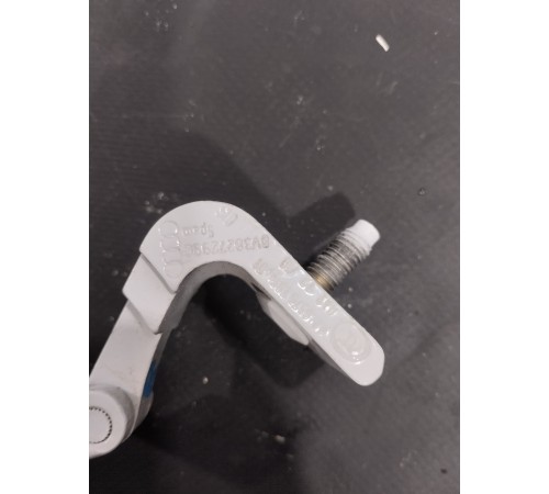 Петля крышки багажника правая