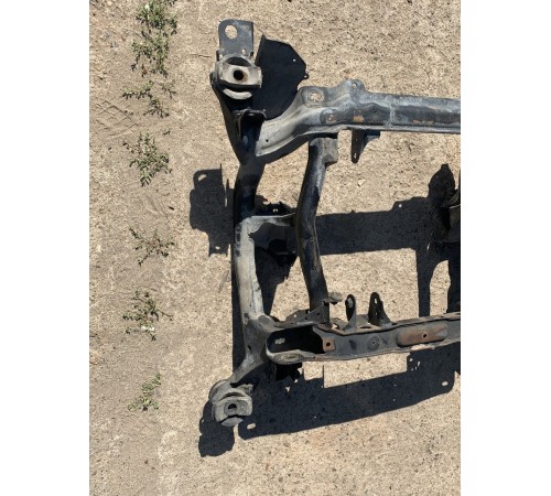 Передняя балка подмоторная