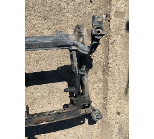 Передняя балка подмоторная