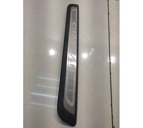 Декоративная накладка порога (передняя левая)