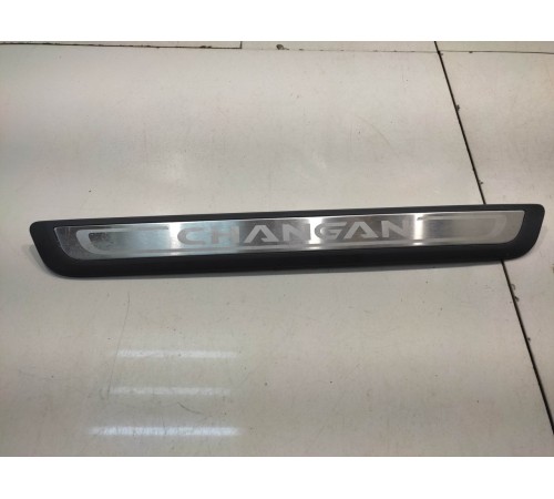 Декоративная накладка порога (передняя левая)