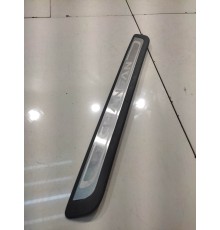 Декоративная накладка порога (передняя левая)