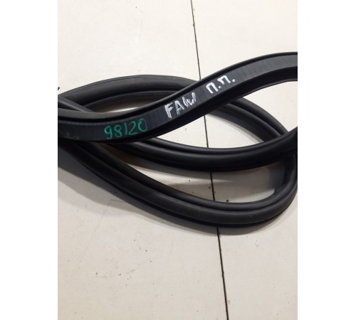 Уплотнитель двери(передний правый)