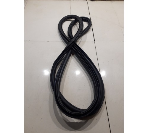 Уплотнитель двери(передний правый)