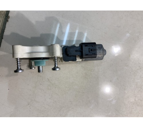 Моторчик стеклоподъемника (задний, левый)